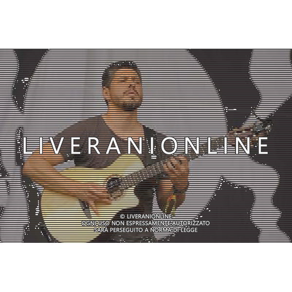 Pilton, UK, 27/06/2014 : Performances at Glastonbury Festival . Rodrigo y Gabriela plays. Person Pictured: Rodrigo Sanchez, Gabriela Quintero. Picture by Julie Edwards ©PHOTOSHOT/Agenzia Aldo Liverani sas - ITALY ONLY - EDITORIAL USE ONLY