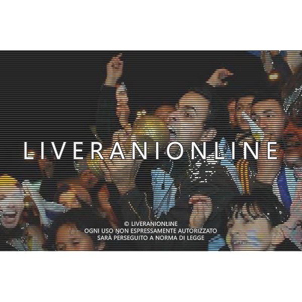 (140627) -- MONTEVIDEO, June 27, 2014 () -- Fans wait for the arrival of the Uruguay\'s National Team player, Luis Suarez in the Carrasco National Airport in Montevideo, capital of Uruguay on June 26, 2014. The Uruguay forward was banned by FIFA from all football for four months on Thursday for biting an Italian opponent in the first round match of 2014 FIFA World Cup. Uruguay will face Colombia on June 28, in FIFA World Cup Brazil 2014. (/Nicolas Celaya) ©PHOTOSHOT/Agenzia Aldo Liverani sas - ITALY ONLY - EDITORIAL USE ONLY - LUIS SUAREZ attaccante dell\'Uruguay e\' stato squalificato dalla Fifa da tutto il calcio per quattro mesi dopo aver morso chiellini alla Coppa del Mondo FIFA 2014