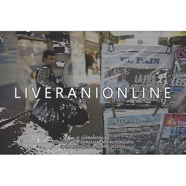 (140627) -- MONTEVIDEO, June 27, 2014 () -- A newspaper with the image of Uruguayan player Luis Suarez is displayed for sale in Montevideo, capital of Uruguay, on June 27, 2014. Luis Suarez was banned by FIFA for four months from any football-related activity on June 26 for biting Italy\'s player Giorgio Chellini in a Group D match between Italy and Uruguay on June 24. (/Nicolas Celaya) ©PHOTOSHOT/Agenzia Aldo Liverani sas - ITALY ONLY - EDITORIAL USE ONLY - LUIS SUAREZ attaccante dell\'Uruguay e\' stato squalificato dalla Fifa da tutto il calcio per quattro mesi dopo aver morso chiellini alla Coppa del Mondo FIFA 2014