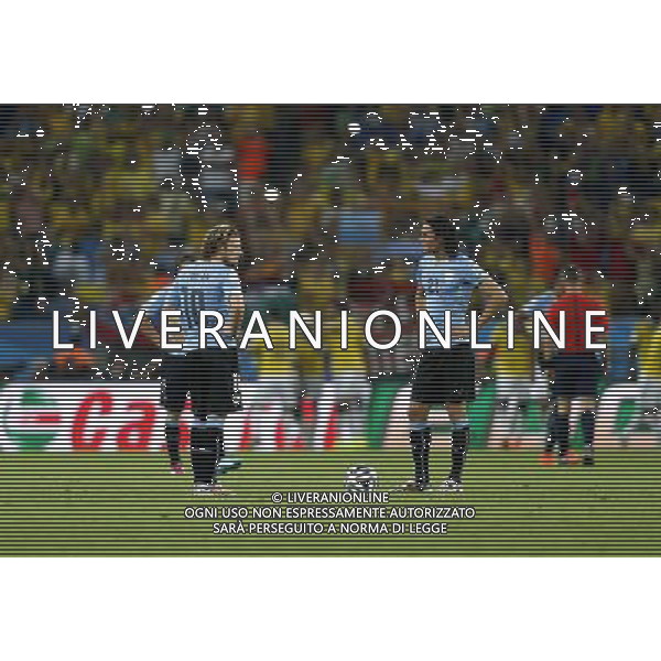 (140628) -- RIO DE JANEIRO, June 28, 2014 () -- Uruguay\'s Diego Forlan (L, front) and Edinson Cavani (R, front) react after Colombia\'s James Rodriguez scored a goal during a Round of 16 match between Colombia and Uruguay of 2014 FIFA World Cup at the Estadio do Maracana Stadium in Rio de Janeiro, Brazil, on June 28, 2014. Colombia won 2-0 over Uruguay and qualified for Quarter-finals on Saturday.(/Wang Lili)(pcy) ©PHOTOSHOT/Agenzia Aldo Liverani sas - ITALY ONLY - EDITORIAL USE ONLY - Uruguay vs Colombia Coppa del Mondo FIFA 2014 Estadio do Stadio Maracana\' di Rio de Janeiro, in Brasile, il 28 giugno 2014. La Colombia ha vinto per 2-0 contro l\'Uruguay e si qualifica per Quarti di finale