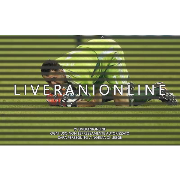 (140628) -- RIO DE JANEIRO, June 28, 2014 () -- Colombia\'s goalkeeper David Ospina holds the ball during a Round of 16 match between Colombia and Uruguay of 2014 FIFA World Cup at the Estadio do Maracana Stadium in Rio de Janeiro, Brazil, on June 28, 2014. Colombia won 2-0 over Uruguay and qualified for Quarter-finals on Saturday.(/Wang Lili)(pcy) ©PHOTOSHOT/Agenzia Aldo Liverani sas - ITALY ONLY - EDITORIAL USE ONLY - Uruguay vs Colombia Coppa del Mondo FIFA 2014 Estadio do Stadio Maracana\' di Rio de Janeiro, in Brasile, il 28 giugno 2014. La Colombia ha vinto per 2-0 contro l\'Uruguay e si qualifica per Quarti di finale