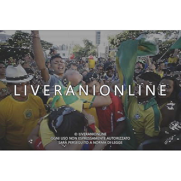 (140628) -- BELO HORIZONTE, June 28, 2014 () -- Supporters of Brazil react while watching a Round of 16 match between Brazil and Chile of 2014 FIFA World Cup at the Savassi Plaza in Belo Horizonte, Brazil, on June 28, 2014. Brazil won 4-3 (3-2 in penalties) over Chile and qualified for Quarter-finals on Saturday. (/Mauricio Valenzuela)(pcy) ©PHOTOSHOT/Agenzia Aldo Liverani sas - ITALY ONLY - EDITORIAL USE ONLY - Brasile Vs Cile Coppa del Mondo di calcio Fifa 2014 28 giugno 2014. Brasile ha vinto 4-3 (3-2 ai calci di rigore) e si qualifica per Quarti di finale