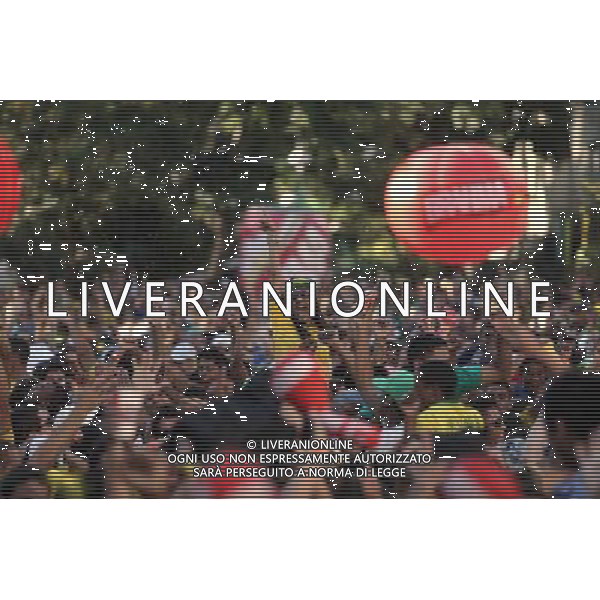 (140628) -- BELO HORIZONTE, June 28, 2014 () -- Supporters of Brazil react while watching a Round of 16 match between Brazil and Chile of 2014 FIFA World Cup at the Savassi Plaza in Belo Horizonte, Brazil, on June 28, 2014. Brazil won 4-3 (3-2 in penalties) over Chile and qualified for Quarter-finals on Saturday. (/Mauricio Valenzuela)(pcy) ©PHOTOSHOT/Agenzia Aldo Liverani sas - ITALY ONLY - EDITORIAL USE ONLY - Brasile Vs Cile Coppa del Mondo di calcio Fifa 2014 28 giugno 2014. Brasile ha vinto 4-3 (3-2 ai calci di rigore) e si qualifica per Quarti di finale