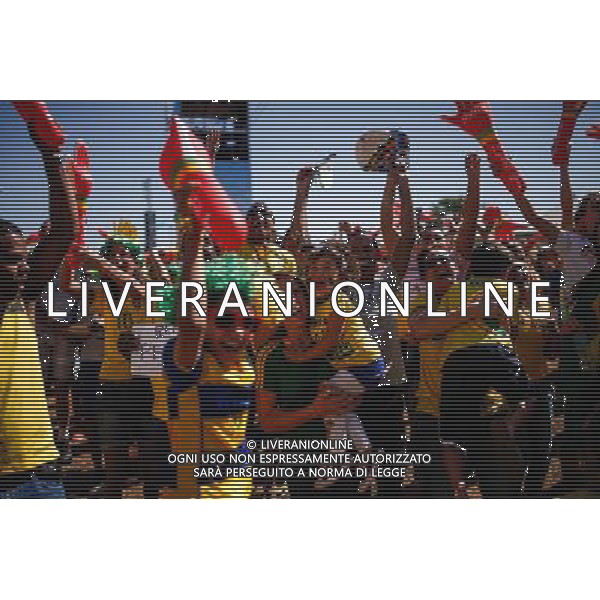 (140628) -- BRASILIA, June 28, 2014 () -- Brazil\'s fans react while watching the broadcast of a Round of 16 match between Brazil and Chile at the FIFA Fan Fest in Brasilia, Brazil, on June 28, 2014. Brazil won 4-3 (3-2 in penalties) over Chile and qualified for Quarter-finals on Saturday. (/Jhon Paz) ©PHOTOSHOT/Agenzia Aldo Liverani sas - ITALY ONLY - EDITORIAL USE ONLY - Brasile Vs Cile Coppa del Mondo di calcio Fifa 2014 28 giugno 2014. Brasile ha vinto 4-3 (3-2 ai calci di rigore) e si qualifica per Quarti di finale
