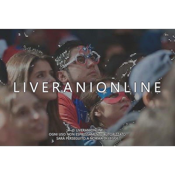 (140628) -- BRASILIA, June 28, 2014 () -- Chile\'s fans watches the broadcast of a Round of 16 match between Brazil and Chile of 2014 FIFA World Cup on a screen installed in Santiago, Chile, on June 28, 2014. Brazil won 4-3 (3-2 in penalties) over Chile and qualified for Quarter-finals on Saturday. (/Jorge Villegas)(rh) ©PHOTOSHOT/Agenzia Aldo Liverani sas - ITALY ONLY - EDITORIAL USE ONLY - Brasile Vs Cile Coppa del Mondo di calcio Fifa 2014 28 giugno 2014. Brasile ha vinto 4-3 (3-2 ai calci di rigore) e si qualifica per Quarti di finale