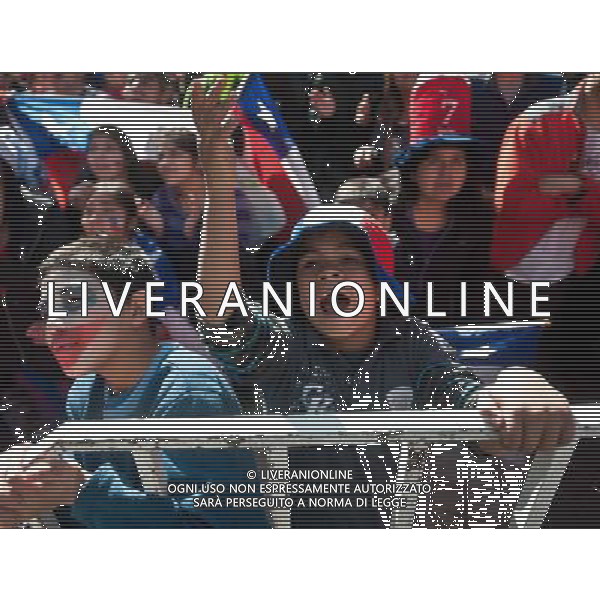 (140628) -- BRASILIA, June 28, 2014 () -- Chile\'s fans react while watching a Round of 16 match between Brazil and Chile of 2014 FIFA World Cup on a screen installed in Santiago, Chile, on June 28, 2014. Brazil won 4-3 (3-2 in penalties) over Chile and qualified for Quarter-finals on Saturday. (/Jorge Villegas)(rh) ©PHOTOSHOT/Agenzia Aldo Liverani sas - ITALY ONLY - EDITORIAL USE ONLY - Brasile Vs Cile Coppa del Mondo di calcio Fifa 2014 28 giugno 2014. Brasile ha vinto 4-3 (3-2 ai calci di rigore) e si qualifica per Quarti di finale