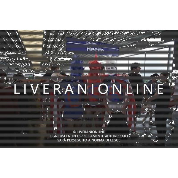 (140626) -- RECIFE, June 26, 2014 () -- Supporters of the U.S. pose at a metro station as they wait for a train to the Arena Pernambuco Stadium where a Group G match between the U.S. and Germany of 2014 FIFA World Cup is held, in Recife, Brazil, June 26, 2014. Germany won 1-0 over the U.S. on Thursday. Germany and the U.S. enter Round of 16 from Group G. (/Mauricio Valenzuela)(pcy) ©PHOTOSHOT/Agenzia Aldo Liverani sas - ITALY ONLY - EDITORIAL USE ONLY - Stati Uniti vs Germania partita del Gruppo G Coppa del mondo FIFA 2014 26 giugno 2014. Germania ha vinto 1-0