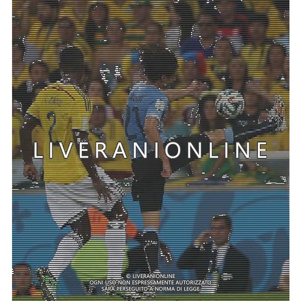 (140628) -- RIO DE JANEIRO, June 28, 2014 () -- Colombia\'s Cristian Zapata vies with Uruguay\'s Edinson Cavani during a Round of 16 match between Colombia and Uruguay of 2014 FIFA World Cup at the Estadio do Maracana Stadium in Rio de Janeiro, Brazil, on June 28, 2014.(/Xu Zijian)(rh) ©PHOTOSHOT/Agenzia Aldo Liverani sas - ITALY ONLY - EDITORIAL USE ONLY - Uruguay vs Colombia Coppa del Mondo FIFA 2014 Estadio do Stadio Maracana\' di Rio de Janeiro, in Brasile, il 28 giugno 2014. La Colombia ha vinto per 2-0 contro l\'Uruguay e si qualifica per Quarti di finale