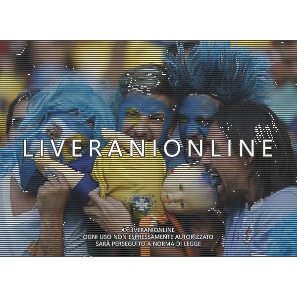 (140628) -- RIO DE JANEIRO, June 28, 2014 () -- Supporters of Uruguay pose before a Round of 16 match between Colombia and Uruguay of 2014 FIFA World Cup at the Estadio do Maracana Stadium in Rio de Janeiro, Brazil, on June 28, 2014.(/Wang Lili)(pcy) ©PHOTOSHOT/Agenzia Aldo Liverani sas - ITALY ONLY - EDITORIAL USE ONLY - Uruguay vs Colombia Coppa del Mondo FIFA 2014 Estadio do Stadio Maracana\' di Rio de Janeiro, in Brasile, il 28 giugno 2014. La Colombia ha vinto per 2-0 contro l\'Uruguay e si qualifica per Quarti di finale