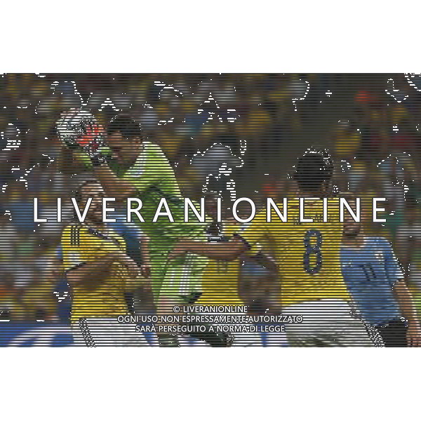 (140628) -- RIO DE JANEIRO, June 28, 2014 () -- Colombia\'s goalkeeper David Ospina (C, front) holds the ball during a Round of 16 match between Colombia and Uruguay of 2014 FIFA World Cup at the Estadio do Maracana Stadium in Rio de Janeiro, Brazil, on June 28, 2014. Colombia won 2-0 over Uruguay and qualified for Quarter-finals on Saturday.(/Wang Lili)(pcy) AG ALDO LIVERANI SAS ONLY ITALY