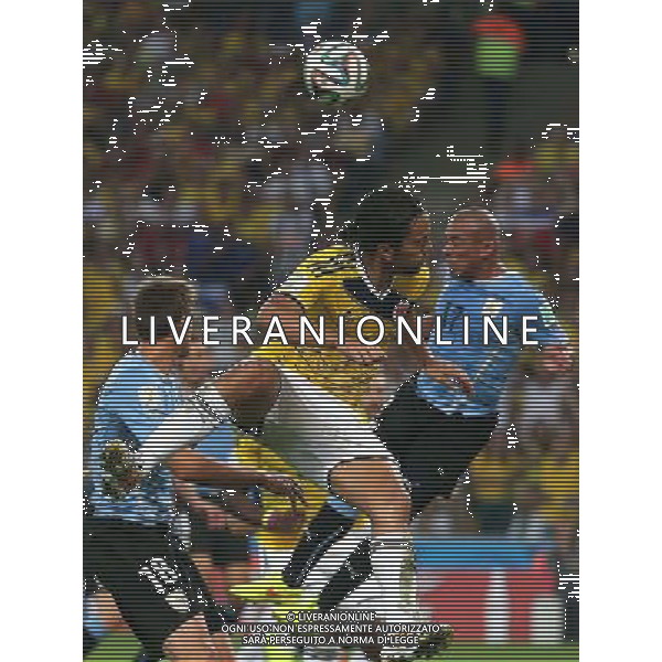 (140628) -- RIO DE JANEIRO, June 28, 2014 () -- Colombia\'s Abel Aguilar (C) jumps for the ball during a Round of 16 match between Colombia and Uruguay of 2014 FIFA World Cup at the Estadio do Maracana Stadium in Rio de Janeiro, Brazil, on June 28, 2014. Colombia won 2-0 over Uruguay on Saturday. (/Xu Zijian)(rh) AG ALDO LIVERANI SAS ONLY ITALY