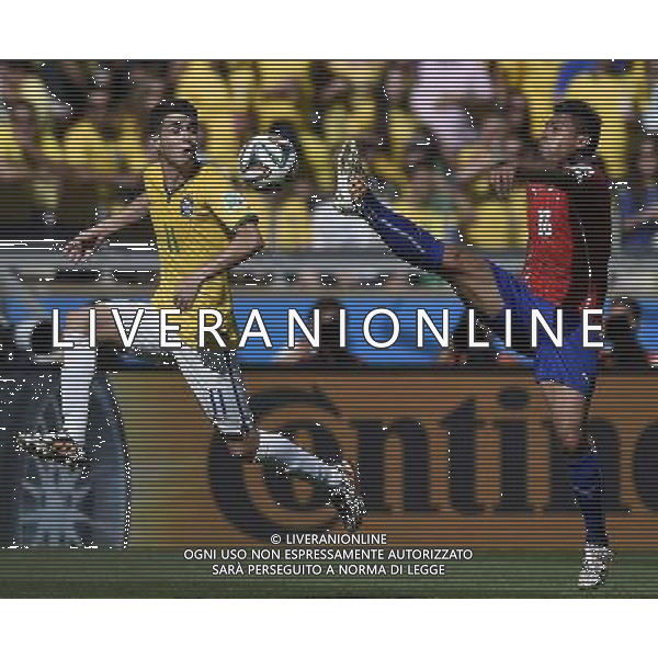 (140628) -- BELO HORIZONTE, June 28, 2014 () -- Brazil\'s Oscar (L) vies with Chile\'s Gonzalo Jara during a Round of 16 match between Brazil and Chile of 2014 FIFA World Cup at the Estadio Mineirao Stadium in Belo Horizonte, Brazil, on June 28, 2014.(/Qi Heng)(pcy) AG ALDO LIVERANI SAS ONLY ITALY