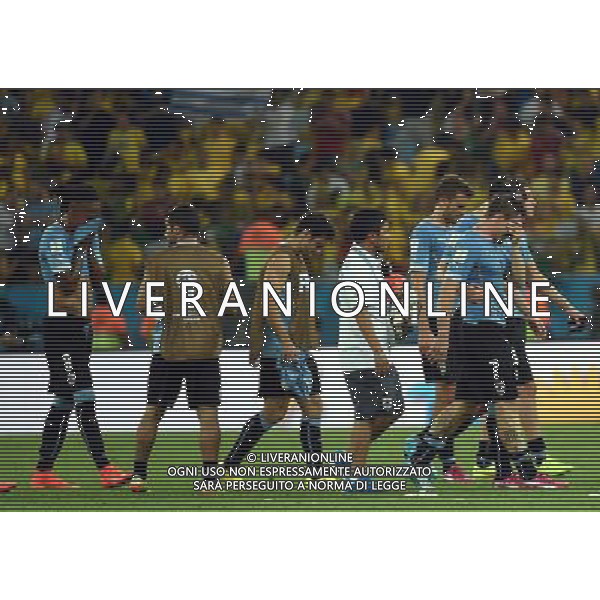 (140628) -- RIO DE JANEIRO, June 28, 2014 () -- Uruguay\'s players leave the field after a Round of 16 match between Colombia and Uruguay of 2014 FIFA World Cup at the Estadio do Maracana Stadium in Rio de Janeiro, Brazil, on June 28, 2014. Colombia won 2-0 over Uruguay on Saturday. (/Wang Yuguo)(rh) AG ALDO LIVERANI SAS ONLY ITALY