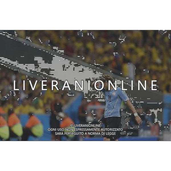 (140628) -- RIO DE JANEIRO, June 28, 2014 () -- Uruguay\'s Diego Forlan leaves the field as being replaced during a Round of 16 match between Colombia and Uruguay of 2014 FIFA World Cup at the Estadio do Maracana Stadium in Rio de Janeiro, Brazil, on June 28, 2014. Colombia won 2-0 over Uruguay and qualified for Quarter-finals on Saturday.(/Wang Lili)(pcy) AG ALDO LIVERANI SAS ONLY ITALY
