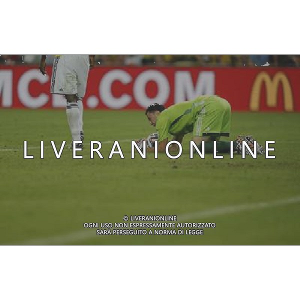 (140628) -- RIO DE JANEIRO, June 28, 2014 () -- Colombia\'s goalkeeper David Ospina holds the ball during a Round of 16 match between Colombia and Uruguay of 2014 FIFA World Cup at the Estadio do Maracana Stadium in Rio de Janeiro, Brazil, on June 28, 2014. Colombia won 2-0 over Uruguay and qualified for Quarter-finals on Saturday.(/Wang Lili)(pcy) AG ALDO LIVERANI SAS ONLY ITALY