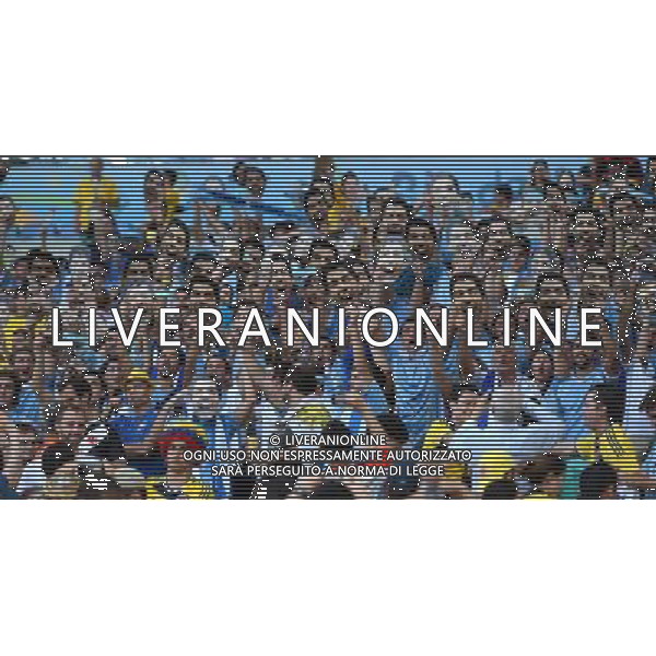 (140628) -- RIO DE JANEIRO, June 28, 2014 () -- Uruguay\'s fans pose before a Round of 16 match between Colombia and Uruguay of 2014 FIFA World Cup at the Estadio do Maracana Stadium in Rio de Janeiro, Brazil, on June 28, 2014.(/Xu Zijian)(rh) AG ALDO LIVERANI SAS ONLY ITALY