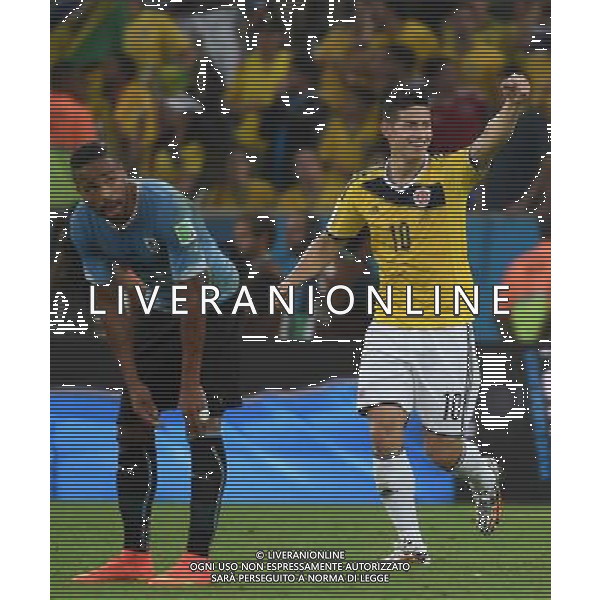 (140628) -- RIO DE JANEIRO, June 28, 2014 () -- Colombia\'s James Rodriguez (R) celebrates the goal during a Round of 16 match between Colombia and Uruguay of 2014 FIFA World Cup at the Estadio do Maracana Stadium in Rio de Janeiro, Brazil, on June 28, 2014.(/Wang Yuguo)(rh) AG ALDO LIVERANI SAS ONLY ITALY