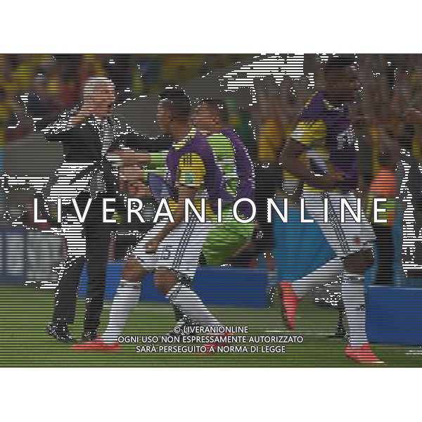 (140628) -- RIO DE JANEIRO, June 28, 2014 () -- Colombia\'s coach Jose Pekerman (1st L) celebrates the goal during a Round of 16 match between Colombia and Uruguay of 2014 FIFA World Cup at the Estadio do Maracana Stadium in Rio de Janeiro, Brazil, on June 28, 2014.(/Wang Yuguo)(rh) AG ALDO LIVERANI SAS ONLY ITALY