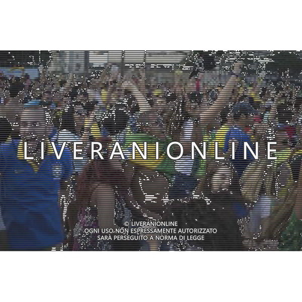(140628) -- RIO DE JANEIRO, June 28, 2014 () -- Supporters of Brazil celebrate after watching a televised Round of 16 match between Brazil and Chile of 2014 FIFA World Cup at Copacabana beach in Belo Horizonte, Brazil, on June 28, 2014. Brazil won 4-3 (3-2 in penalties) over Chile and qualified for Quarter-finals on Saturday. (/Guillermo Arias)(pcy) ©PHOTOSHOT/Agenzia Aldo Liverani sas - ITALY ONLY - EDITORIAL USE ONLY - Brasile Vs Cile Coppa del Mondo di calcio Fifa 2014 28 giugno 2014. Brasile ha vinto 4-3 (3-2 ai calci di rigore) e si qualifica per Quarti di finale