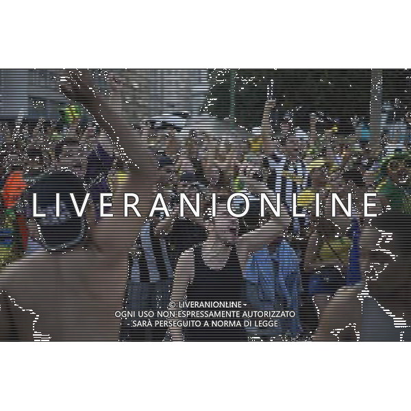 (140628) -- RIO DE JANEIRO, June 28, 2014 () -- Supporters of Brazil celebrate after watching a televised Round of 16 match between Brazil and Chile of 2014 FIFA World Cup at Copacabana beach in Belo Horizonte, Brazil, on June 28, 2014. Brazil won 4-3 (3-2 in penalties) over Chile and qualified for Quarter-finals on Saturday. (/Guillermo Arias)(pcy) ©PHOTOSHOT/Agenzia Aldo Liverani sas - ITALY ONLY - EDITORIAL USE ONLY - Brasile Vs Cile Coppa del Mondo di calcio Fifa 2014 28 giugno 2014. Brasile ha vinto 4-3 (3-2 ai calci di rigore) e si qualifica per Quarti di finale