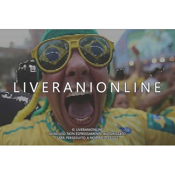 (140628) -- SAO PAULO, June 28, 2014 () -- A supporter of Brazil celebrates after watching a televised Round of 16 match between Brazil and Chile of 2014 FIFA World Cup in Sao Paulo, Brazil, on June 28, 2014. Brazil won 4-3 (3-2 in penalties) over Chile and qualified for Quarter-finals on Saturday. (/Rahel Patrasso)(pcy) ©PHOTOSHOT/Agenzia Aldo Liverani sas - ITALY ONLY - EDITORIAL USE ONLY - Brasile Vs Cile Coppa del Mondo di calcio Fifa 2014 28 giugno 2014. Brasile ha vinto 4-3 (3-2 ai calci di rigore) e si qualifica per Quarti di finale