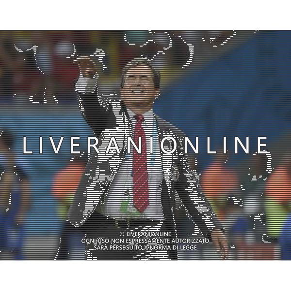 (140629) -- RECIFE, June 29, 2014 () -- Costa Rica\'s coach Jorge Luis Pinto gives instructions during a Round of 16 match between Costa Rica and Greece of 2014 FIFA World Cup at the Arena Pernambuco Stadium in Recife, Brazil, on June 29, 2014.(/Lui Siu Wai)(pcy) AG ALDO LIVERANI SAS ONLY ITALY