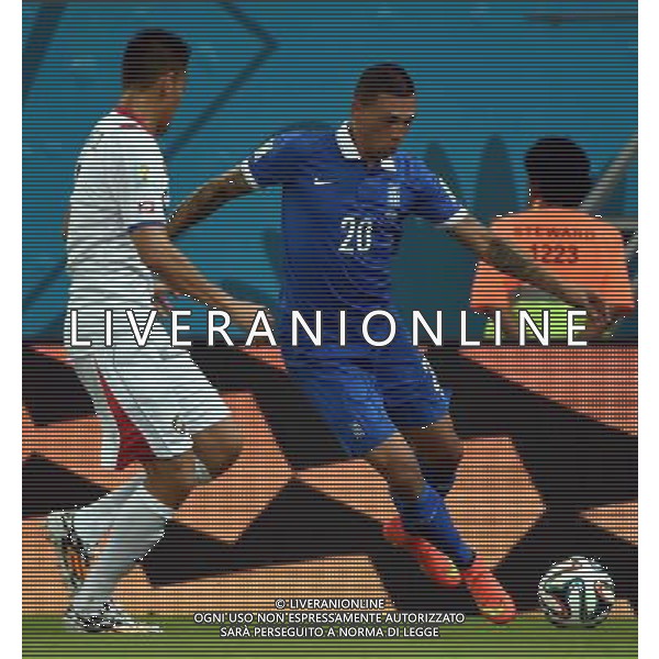 (140629) -- RECIFE, June 29, 2014 () -- Greece\'s Jose Cholevas (R) controls the ball during a Round of 16 match between Costa Rica and Greece of 2014 FIFA World Cup at the Arena Pernambuco Stadium in Recife, Brazil, on June 29, 2014.(/Guo Yong)(rh) AG ALDO LIVERANI SAS ONLY ITALY
