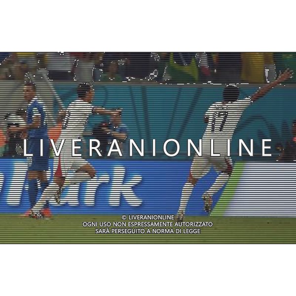 (140629) -- RECIFE, June 29, 2014 () -- Costa Rica\'s Bryan Ruiz (C) celebrates the goal during a Round of 16 match between Costa Rica and Greece of 2014 FIFA World Cup at the Arena Pernambuco Stadium in Recife, Brazil, on June 29, 2014.(/Cao Can)(rh) AG ALDO LIVERANI SAS ONLY ITALY