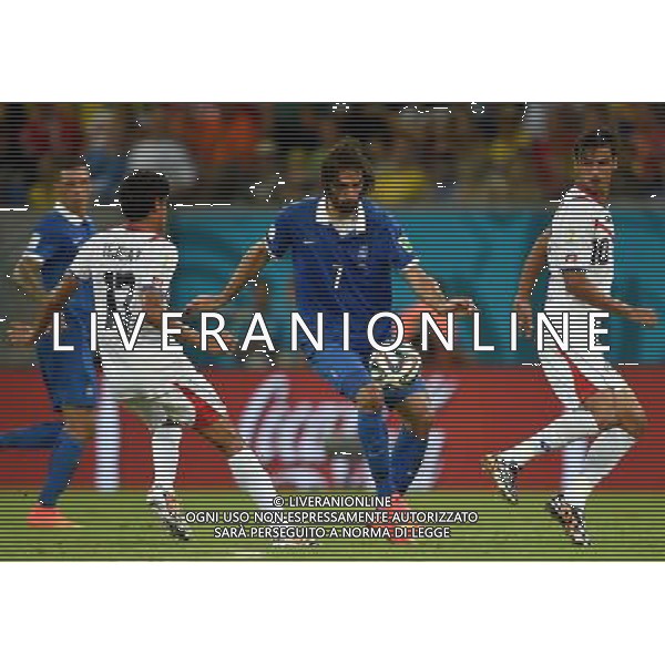 (140629) -- RECIFE, June 29, 2014 () -- Greece\'s Giorgios Samaras (C) controls the ball during a Round of 16 match between Costa Rica and Greece of 2014 FIFA World Cup at the Arena Pernambuco Stadium in Recife, Brazil, on June 29, 2014.(/Guo Yong)(rh) AG ALDO LIVERANI SAS ONLY ITALY