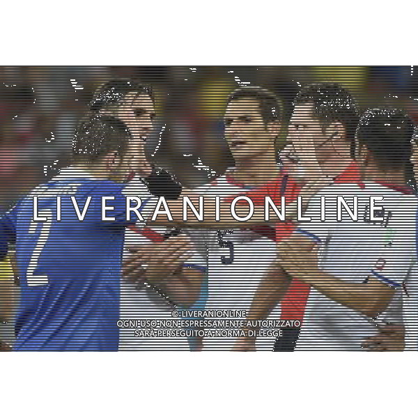 (140629) -- RECIFE, June 29, 2014 () -- Australia\'s referee Benjamin Williams (4th L) interrupts an arguement between players during a Round of 16 match between Costa Rica and Greece of 2014 FIFA World Cup at the Arena Pernambuco Stadium in Recife, Brazil, on June 29, 2014.(/Lui Siu Wai)(pcy) AG ALDO LIVERANI SAS ONLY ITALY