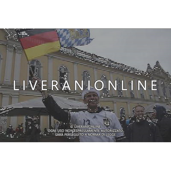 (140630) --PORTO ALEGRE, June 30, 2014 () -- A supporter of Germany poses while waiting to watch a Round of 16 match between Germany and Algeria of 2014 FIFA World Cup, in downtown Porto Alegre, Brazil, on June 30, 2014. (/Guillermo Arias)(pcy) ©photoshot/Agenzia Aldo Liverani sas - ITALY ONLY - EDITORIAL USE ONLY - Germania Vs Algeria Coppa del Mondo FIFA World Cup presso l\'Estadio Stadio Beira-Rio di Porto Alegre, in Brasile, il 30 giugno 2014