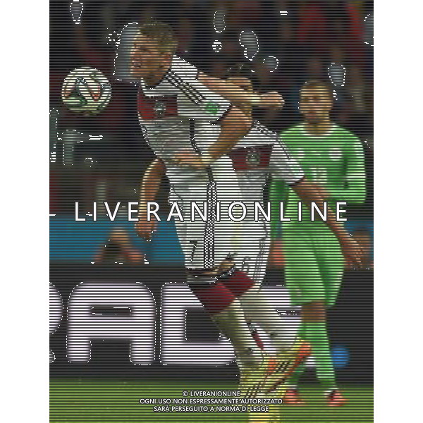(140630) -- PORTO ALEGRE, June 30, 2014 () -- Germany\'s Bastian Schweinsteiger (front) heads the ball during a Round of 16 match between Germany and Algeria of 2014 FIFA World Cup at the Estadio Beira-Rio Stadium in Porto Alegre, Brazil, on June 30, 2014. (/Li Ga)(pcy) ©photoshot/Agenzia Aldo Liverani sas - ITALY ONLY - EDITORIAL USE ONLY - Germania Vs Algeria Coppa del Mondo FIFA World Cup presso l\'Estadio Stadio Beira-Rio di Porto Alegre, in Brasile, il 30 giugno 2014