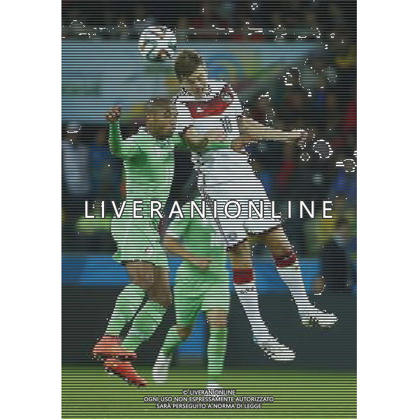 (140630) -- PORTO ALEGRE, June 30, 2014 () -- Germany\'s Toni Kroos competes for a header with Algeria\'s Yasine Brahimi during a Round of 16 match between Germany and Algeria of 2014 FIFA World Cup at the Estadio Beira-Rio Stadium in Porto Alegre, Brazil, on June 30, 2014. (/Chen Jianli)(rh) ©photoshot/Agenzia Aldo Liverani sas - ITALY ONLY - EDITORIAL USE ONLY - Germania Vs Algeria Coppa del Mondo FIFA World Cup presso l\'Estadio Stadio Beira-Rio di Porto Alegre, in Brasile, il 30 giugno 2014