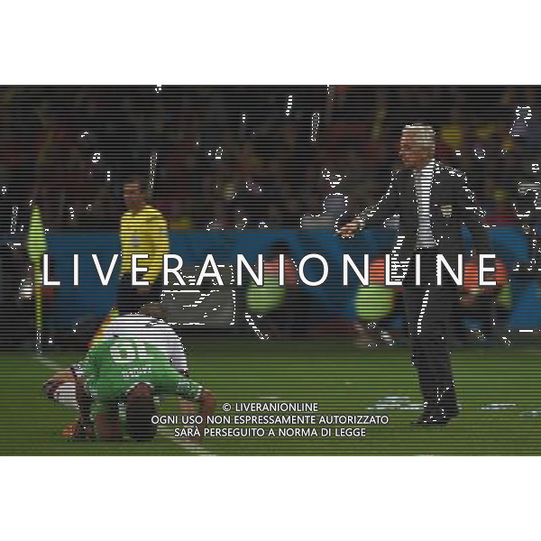 (140630) -- PORTO ALEGRE, June 30, 2014 () -- Algeria\'s coach Vahid Halilhodzic (R) reacts during a Round of 16 match between Germany and Algeria of 2014 FIFA World Cup at the Estadio Beira-Rio Stadium in Porto Alegre, Brazil, on June 30, 2014. (/Li Ga)(pcy) ©photoshot/Agenzia Aldo Liverani sas - ITALY ONLY - EDITORIAL USE ONLY - Germania Vs Algeria Coppa del Mondo FIFA World Cup presso l\'Estadio Stadio Beira-Rio di Porto Alegre, in Brasile, il 30 giugno 2014