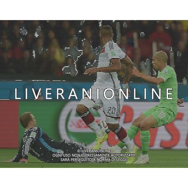 (140630) -- PORTO ALEGRE, June 30, 2014 () -- Germany\'s goalkeeper Manuel Neuer (L) saves the ball during a Round of 16 match between Germany and Algeria of 2014 FIFA World Cup at the Estadio Beira-Rio Stadium in Porto Alegre, Brazil, on June 30, 2014. (/Li Ga)(pcy) ©photoshot/Agenzia Aldo Liverani sas - ITALY ONLY - EDITORIAL USE ONLY - Germania Vs Algeria Coppa del Mondo FIFA World Cup presso l\'Estadio Stadio Beira-Rio di Porto Alegre, in Brasile, il 30 giugno 2014