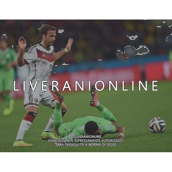 (140630) -- PORTO ALEGRE, June 30, 2014 () -- Algeria\'s Hilal Soudani (R) falls down in a competition with Germany\'s Mario Gotze during a Round of 16 match between Germany and Algeria of 2014 FIFA World Cup at the Estadio Beira-Rio Stadium in Porto Alegre, Brazil, on June 30, 2014. (/Li Ga)(pcy) ©photoshot/Agenzia Aldo Liverani sas - ITALY ONLY - EDITORIAL USE ONLY - Germania Vs Algeria Coppa del Mondo FIFA World Cup presso l\'Estadio Stadio Beira-Rio di Porto Alegre, in Brasile, il 30 giugno 2014