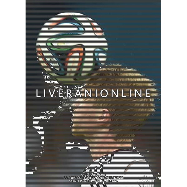 (140630) -- PORTO ALEGRE, June 30, 2014 () -- Germany\'s Per Mertesacker heads the ball during a Round of 16 match between Germany and Algeria of 2014 FIFA World Cup at the Estadio Beira-Rio Stadium in Porto Alegre, Brazil, on June 30, 2014. (/Li Ga)(pcy) ©photoshot/Agenzia Aldo Liverani sas - ITALY ONLY - EDITORIAL USE ONLY - Germania Vs Algeria Coppa del Mondo FIFA World Cup presso l\'Estadio Stadio Beira-Rio di Porto Alegre, in Brasile, il 30 giugno 2014