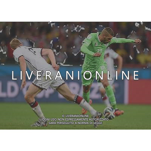 (140630) -- PORTO ALEGRE, June 30, 2014 () -- Germany\'s Per Mertesacker (L) vies with Algeria\'s Islam Slimani during a Round of 16 match between Germany and Algeria of 2014 FIFA World Cup at the Estadio Beira-Rio Stadium in Porto Alegre, Brazil, on June 30, 2014. (/Li Ga)(pcy) ©photoshot/Agenzia Aldo Liverani sas - ITALY ONLY - EDITORIAL USE ONLY - Germania Vs Algeria Coppa del Mondo FIFA World Cup presso l\'Estadio Stadio Beira-Rio di Porto Alegre, in Brasile, il 30 giugno 2014