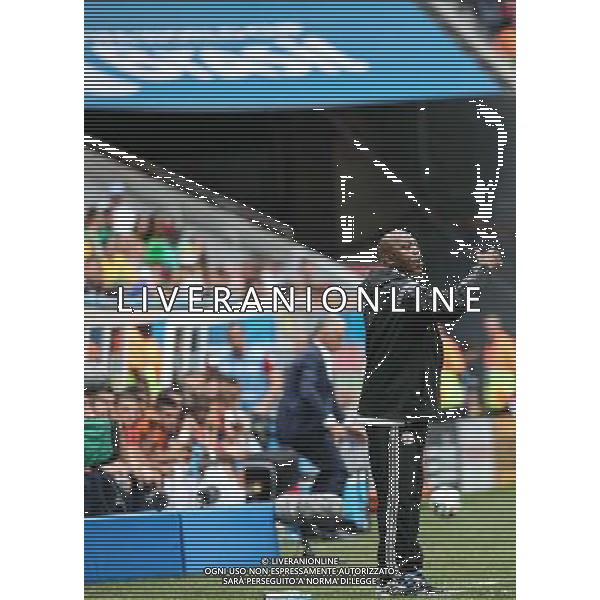(140630) -- BRASILIA, June 30, 2014 () -- Nigeria\'s head coach Stephen Keshi gives instruction during a Round of 16 match between France and Nigeria of 2014 FIFA World Cup at the Estadio Nacional Stadium in Brasilia, Brazil, on June 30, 2014. (/Li Ming)(xzj) ©photoshot/Agenzia Aldo Liverani sas - ITALY ONLY - EDITORIAL USE ONLY - Francia v Nigeria Coppa del Mondo FIFA 2014 Nacional stadio Estadio in Brasilia, Brasile, 30 giugno 2014