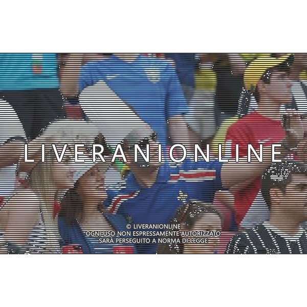 (140630) -- BRASILIA, June 30, 2014 () -- France\'s fans pose before a Round of 16 match between France and Nigeria of 2014 FIFA World Cup at the Estadio Nacional Stadium in Brasilia, Brazil, on June 30, 2014. (/Li Ming)(rh) ©photoshot/Agenzia Aldo Liverani sas - ITALY ONLY - EDITORIAL USE ONLY - Francia v Nigeria Coppa del Mondo FIFA 2014 Nacional stadio Estadio in Brasilia, Brasile, 30 giugno 2014