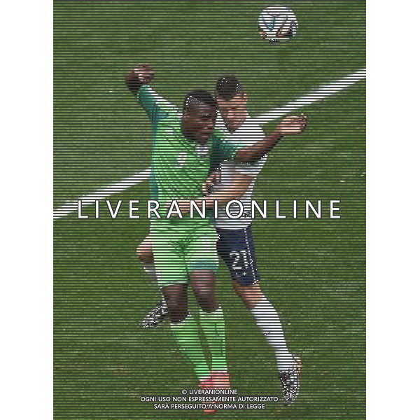 (140630) -- BRASILIA, June 30, 2014 () -- France\'s Laurent Koscielny vies with Nigeria\'s Emmanuel Emenike during a Round of 16 match between France and Nigeria of 2014 FIFA World Cup at the Estadio Nacional Stadium in Brasilia, Brazil, on June 30, 2014. (/Liu Dawei)(rh) ©photoshot/Agenzia Aldo Liverani sas - ITALY ONLY - EDITORIAL USE ONLY - Francia v Nigeria Coppa del Mondo FIFA 2014 Nacional stadio Estadio in Brasilia, Brasile, 30 giugno 2014