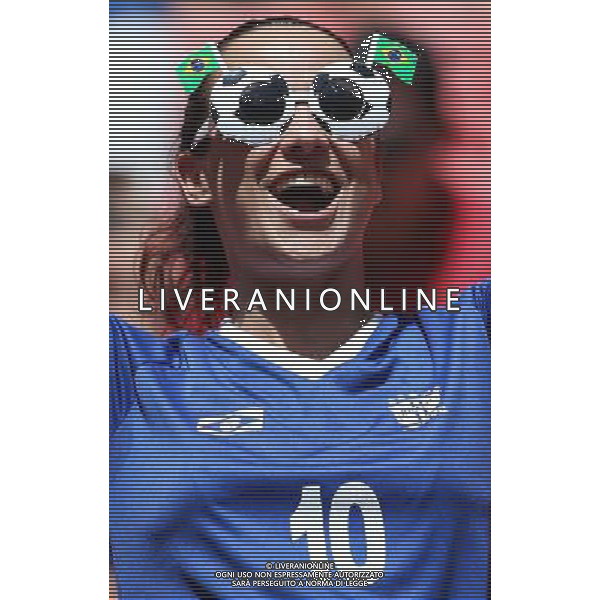 (140630) -- BRASILIA, June 30, 2014 () -- A France\'s fan poses before a Round of 16 match between France and Nigeria of 2014 FIFA World Cup at the Estadio Nacional Stadium in Brasilia, Brazil, on June 30, 2014. (/Li Ming)(rh) ©photoshot/Agenzia Aldo Liverani sas - ITALY ONLY - EDITORIAL USE ONLY - Francia v Nigeria Coppa del Mondo FIFA 2014 Nacional stadio Estadio in Brasilia, Brasile, 30 giugno 2014