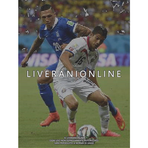 (140629) -- RECIFE, June 29, 2014 () -- Costa Rica\'s Christian Gamboa (front) vies with Greece\'s Jose Cholevas during a Round of 16 match between Costa Rica and Greece of 2014 FIFA World Cup at the Arena Pernambuco Stadium in Recife, Brazil, on June 29, 2014.(/Lui Siu Wai)(pcy) ©photoshot/Agenzia Aldo Liverani sas - ITALY ONLY - EDITORIAL USE ONLY - Costa Rica Vs Grecia Coppa del mondo FIFA 2014 allo stadio Arena Pernambuco di Recife, in Brasile, il 29 giugno 2014