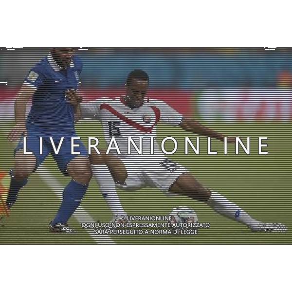 (140629) -- RECIFE, June 29, 2014 () -- Costa Rica\'s Junior Diaz (R) vies with Greece\'s Dimitris Salpingidis during a Round of 16 match between Costa Rica and Greece of 2014 FIFA World Cup at the Arena Pernambuco Stadium in Recife, Brazil, on June 29, 2014.(/Yang Lei)(xzj) ©photoshot/Agenzia Aldo Liverani sas - ITALY ONLY - EDITORIAL USE ONLY - Costa Rica Vs Grecia Coppa del mondo FIFA 2014 allo stadio Arena Pernambuco di Recife, in Brasile, il 29 giugno 2014