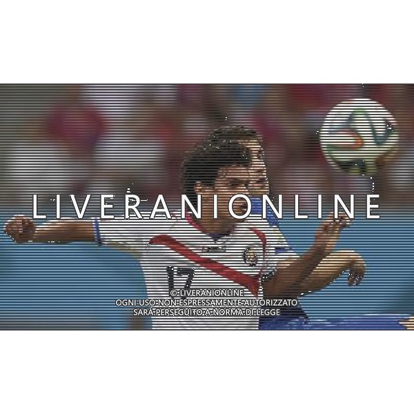 (140629) -- RECIFE, June 29, 2014 () -- Costa Rica\'s Yeltsin Tejeda (front) competes during a Round of 16 match between Costa Rica and Greece of 2014 FIFA World Cup at the Arena Pernambuco Stadium in Recife, Brazil, on June 29, 2014.(/Yang Lei)(xzj) ©photoshot/Agenzia Aldo Liverani sas - ITALY ONLY - EDITORIAL USE ONLY - Costa Rica Vs Grecia Coppa del mondo FIFA 2014 allo stadio Arena Pernambuco di Recife, in Brasile, il 29 giugno 2014