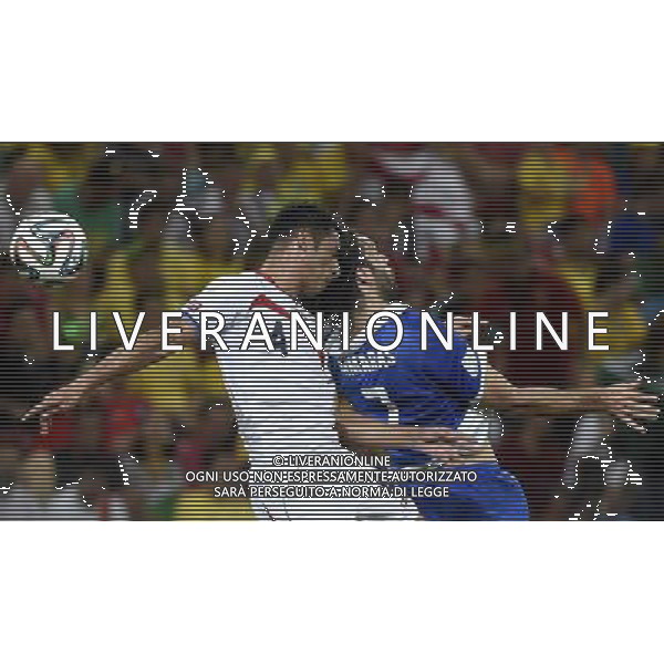 (140629) -- RECIFE, June 29, 2014 () -- Costa Rica\'s Michael Umana (L) vies with Greece\'s Giorgios Samaras during a Round of 16 match between Costa Rica and Greece of 2014 FIFA World Cup at the Arena Pernambuco Stadium in Recife, Brazil, on June 29, 2014.(/Lui Siu Wai)(pcy) ©photoshot/Agenzia Aldo Liverani sas - ITALY ONLY - EDITORIAL USE ONLY - Costa Rica Vs Grecia Coppa del mondo FIFA 2014 allo stadio Arena Pernambuco di Recife, in Brasile, il 29 giugno 2014