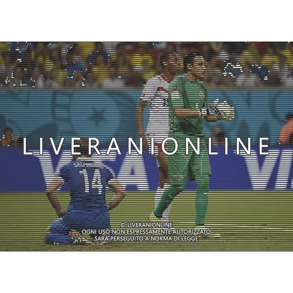 (140629) -- RECIFE, June 29, 2014 () -- Greece\'s Dimitris Salpingidis (L) reacts as Costa Rica\'s Celso Borges (C) and goalkeeper Keilor Navas rescue the attack during a Round of 16 match between Costa Rica and Greece of 2014 FIFA World Cup at the Arena Pernambuco Stadium in Recife, Brazil, on June 29, 2014.(/Lui Siu Wai)(pcy) ©photoshot/Agenzia Aldo Liverani sas - ITALY ONLY - EDITORIAL USE ONLY - Costa Rica Vs Grecia Coppa del mondo FIFA 2014 allo stadio Arena Pernambuco di Recife, in Brasile, il 29 giugno 2014