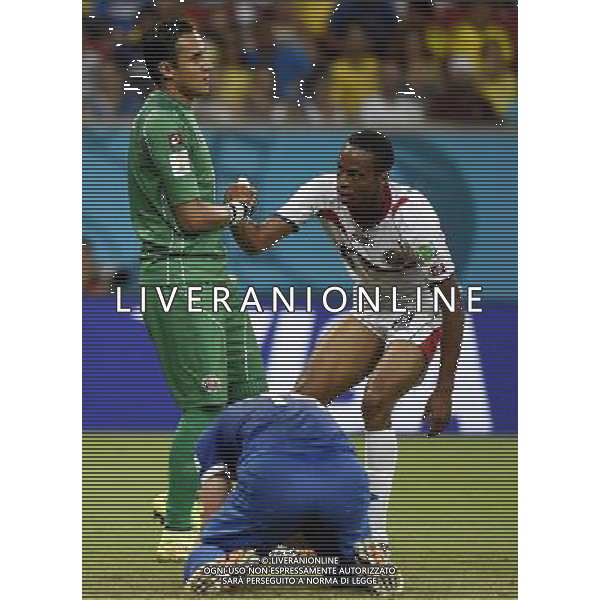 (140629) -- RECIFE, June 29, 2014 () -- Costa Rica\'s goalkeeper Keilor Navas (L) pulls up Celso Borges (R) who defends against the attack of Greece\'s Dimitris Salpingidis (C) during a Round of 16 match between Costa Rica and Greece of 2014 FIFA World Cup at the Arena Pernambuco Stadium in Recife, Brazil, on June 29, 2014.(/Lui Siu Wai)(pcy) ©photoshot/Agenzia Aldo Liverani sas - ITALY ONLY - EDITORIAL USE ONLY - Costa Rica Vs Grecia Coppa del mondo FIFA 2014 allo stadio Arena Pernambuco di Recife, in Brasile, il 29 giugno 2014