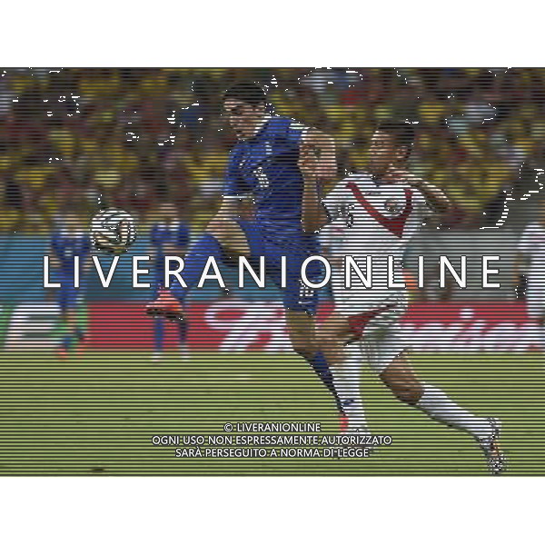(140629) -- RECIFE, June 29, 2014 () -- Costa Rica\'s Oscar Duarte (R) vies with Greece\'s Lazaros Christodoulopoulos during a Round of 16 match between Costa Rica and Greece of 2014 FIFA World Cup at the Arena Pernambuco Stadium in Recife, Brazil, on June 29, 2014.(/Lui Siu Wai)(pcy) ©photoshot/Agenzia Aldo Liverani sas - ITALY ONLY - EDITORIAL USE ONLY - Costa Rica Vs Grecia Coppa del mondo FIFA 2014 allo stadio Arena Pernambuco di Recife, in Brasile, il 29 giugno 2014