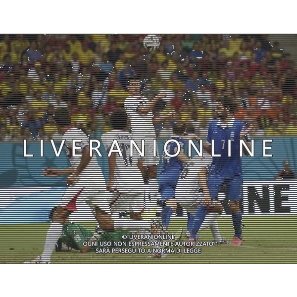 (140629) -- RECIFE, June 29, 2014 () -- Costa Rica\'s Giancarlo Gonzalez (up) heads the ball during a Round of 16 match between Costa Rica and Greece of 2014 FIFA World Cup at the Arena Pernambuco Stadium in Recife, Brazil, on June 29, 2014.(/Lui Siu Wai)(pcy) ©photoshot/Agenzia Aldo Liverani sas - ITALY ONLY - EDITORIAL USE ONLY - Costa Rica Vs Grecia Coppa del mondo FIFA 2014 allo stadio Arena Pernambuco di Recife, in Brasile, il 29 giugno 2014